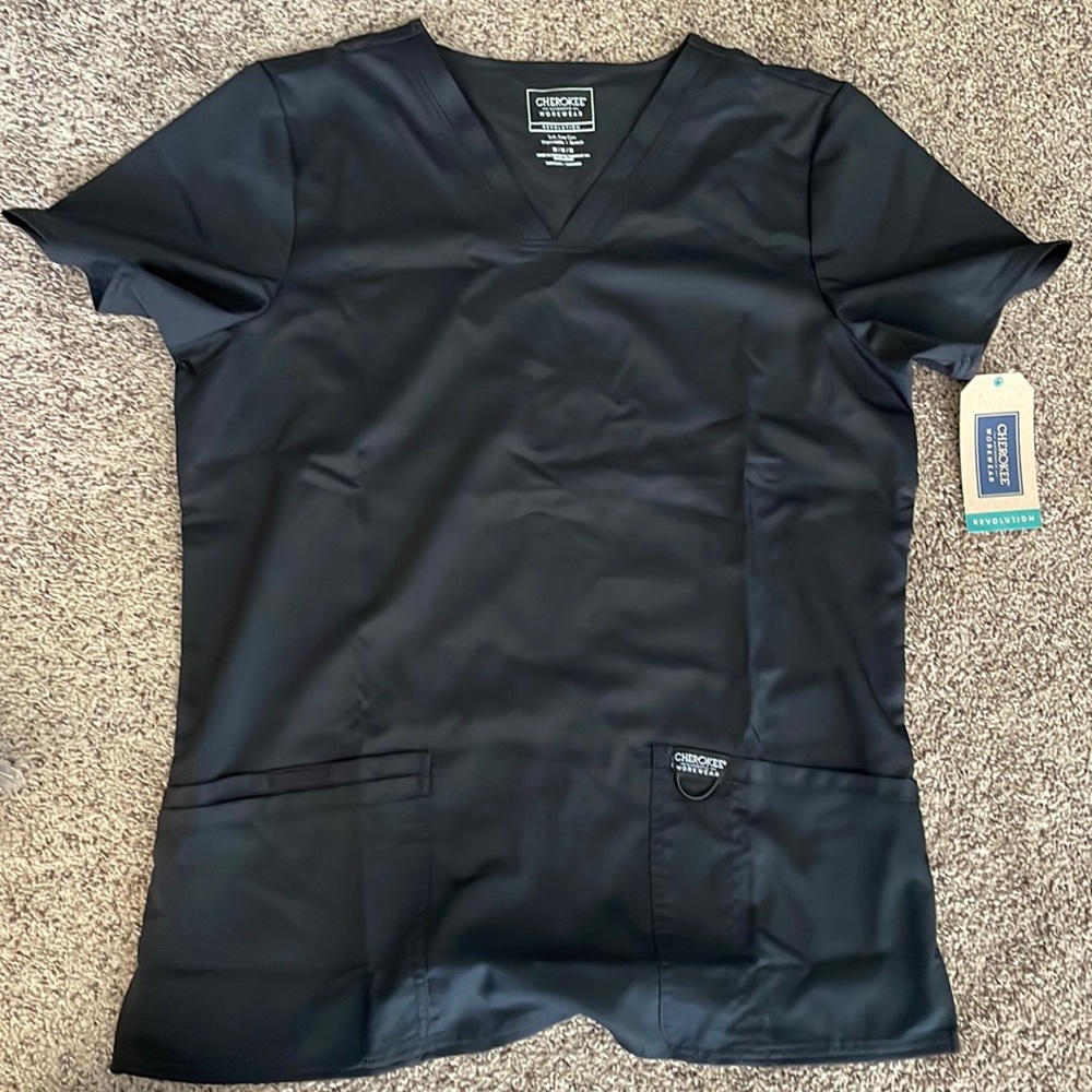 Women’s scrub top Medium (4 tops)